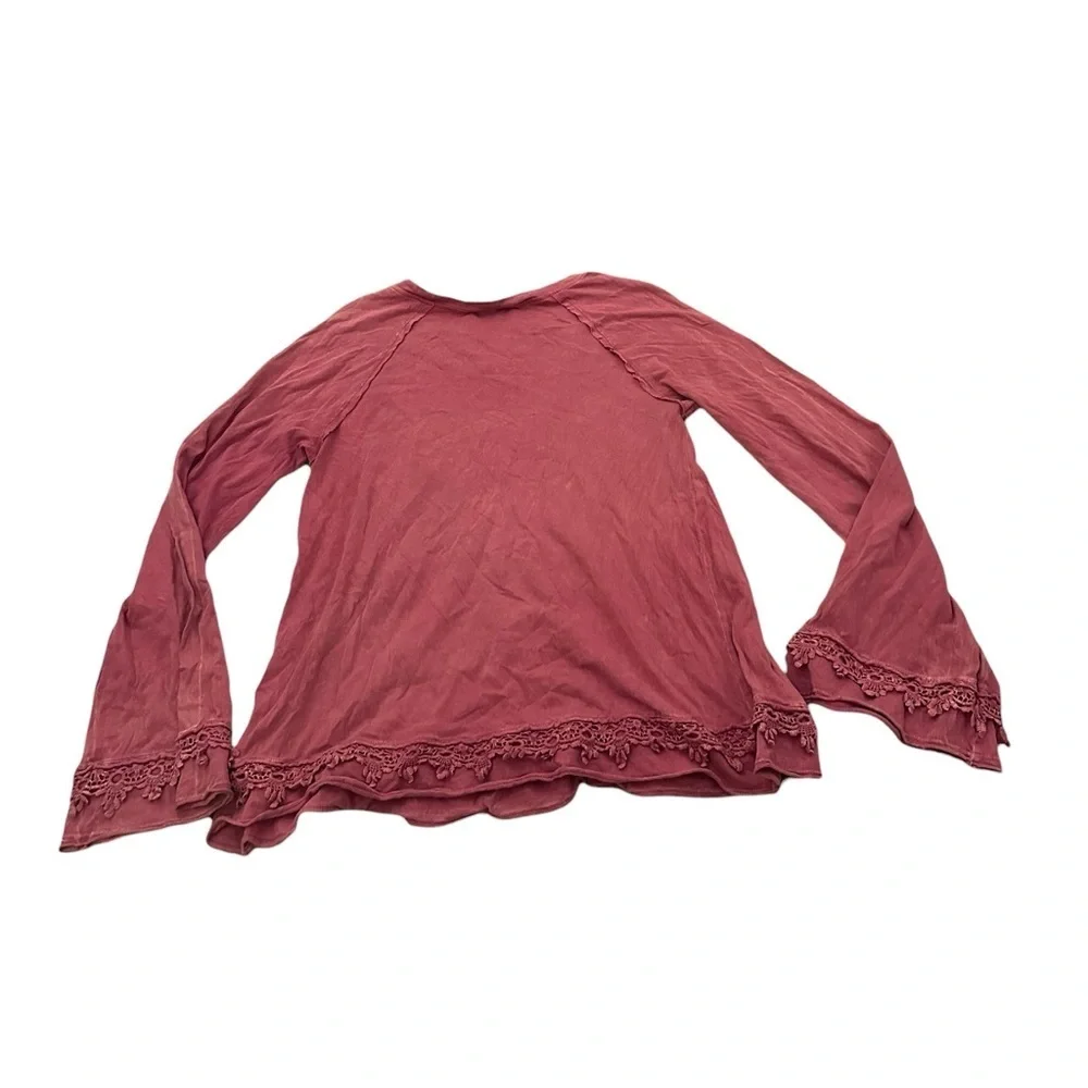 Altar’d State Red Long Sleeve with Wide sleeves and Textured Edges - Picture 1 of 9